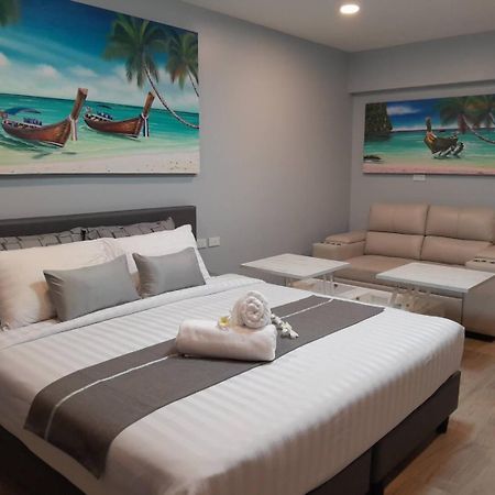 Private Modern Apartments By Patong Vacation Rentals Located In The Heart Of Patong, Walking Distance To The Beach, Kitchen, Private Bathroom, Seating Area, 65" Smart Tv With Free Wifi 外观 照片