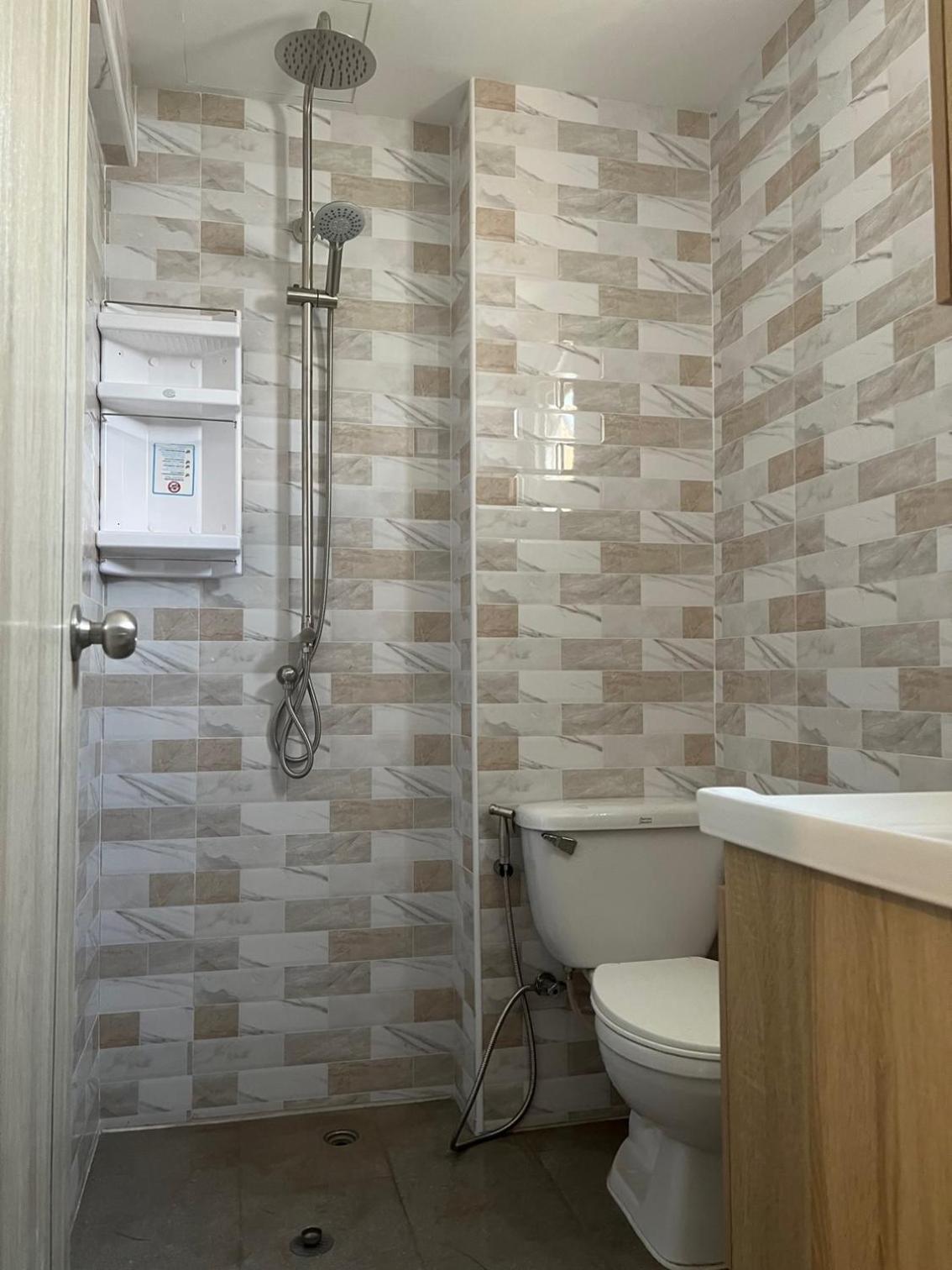 Private Modern Apartments By Patong Vacation Rentals Located In The Heart Of Patong, Walking Distance To The Beach, Kitchen, Private Bathroom, Seating Area, 65" Smart Tv With Free Wifi 外观 照片