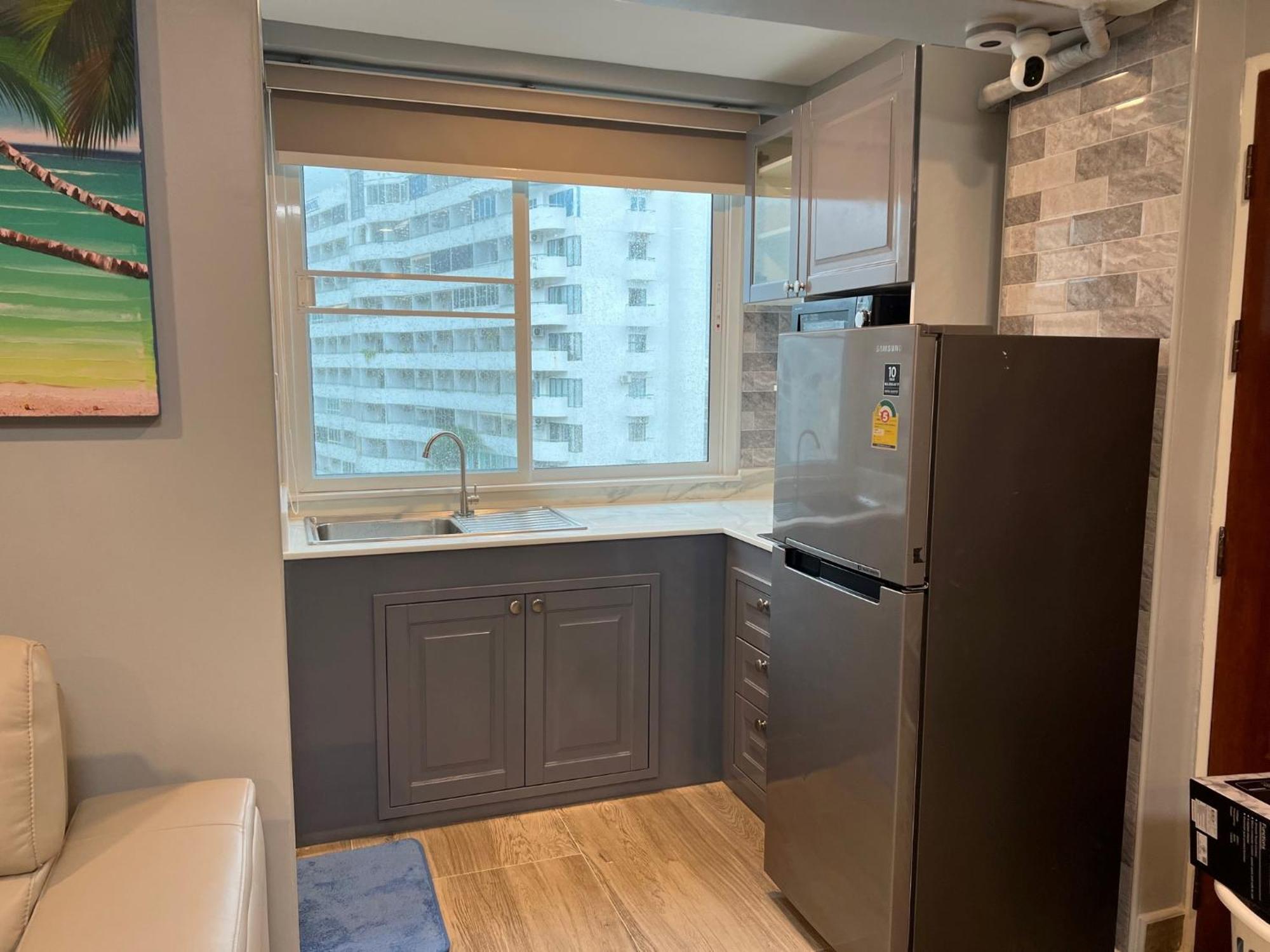 Private Modern Apartments By Patong Vacation Rentals Located In The Heart Of Patong, Walking Distance To The Beach, Kitchen, Private Bathroom, Seating Area, 65" Smart Tv With Free Wifi 外观 照片