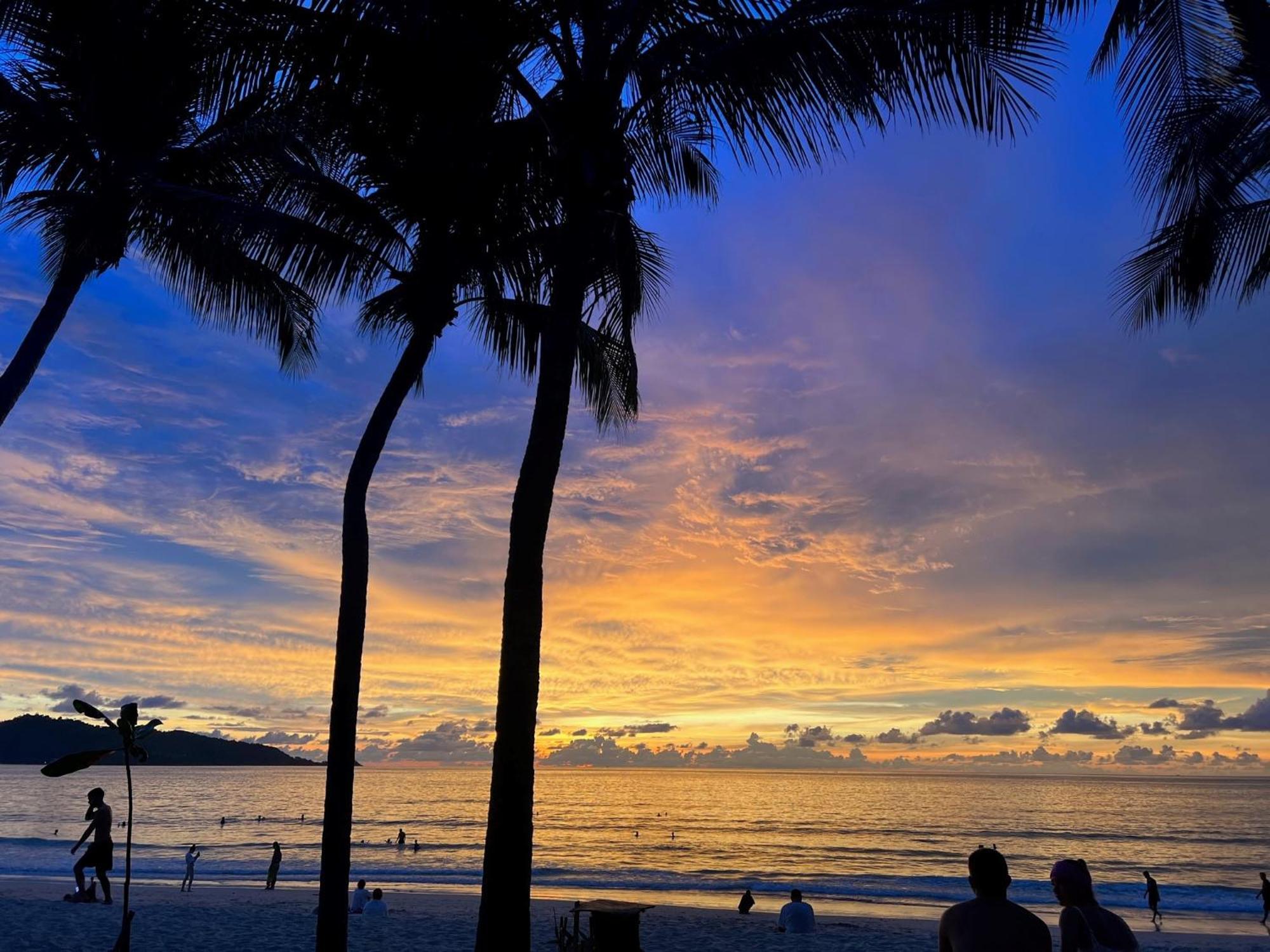Private Modern Apartments By Patong Vacation Rentals Located In The Heart Of Patong, Walking Distance To The Beach, Kitchen, Private Bathroom, Seating Area, 65" Smart Tv With Free Wifi 外观 照片