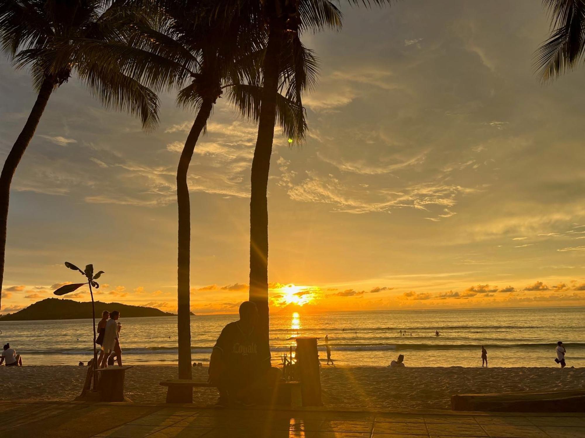 Private Modern Apartments By Patong Vacation Rentals Located In The Heart Of Patong, Walking Distance To The Beach, Kitchen, Private Bathroom, Seating Area, 65" Smart Tv With Free Wifi 外观 照片