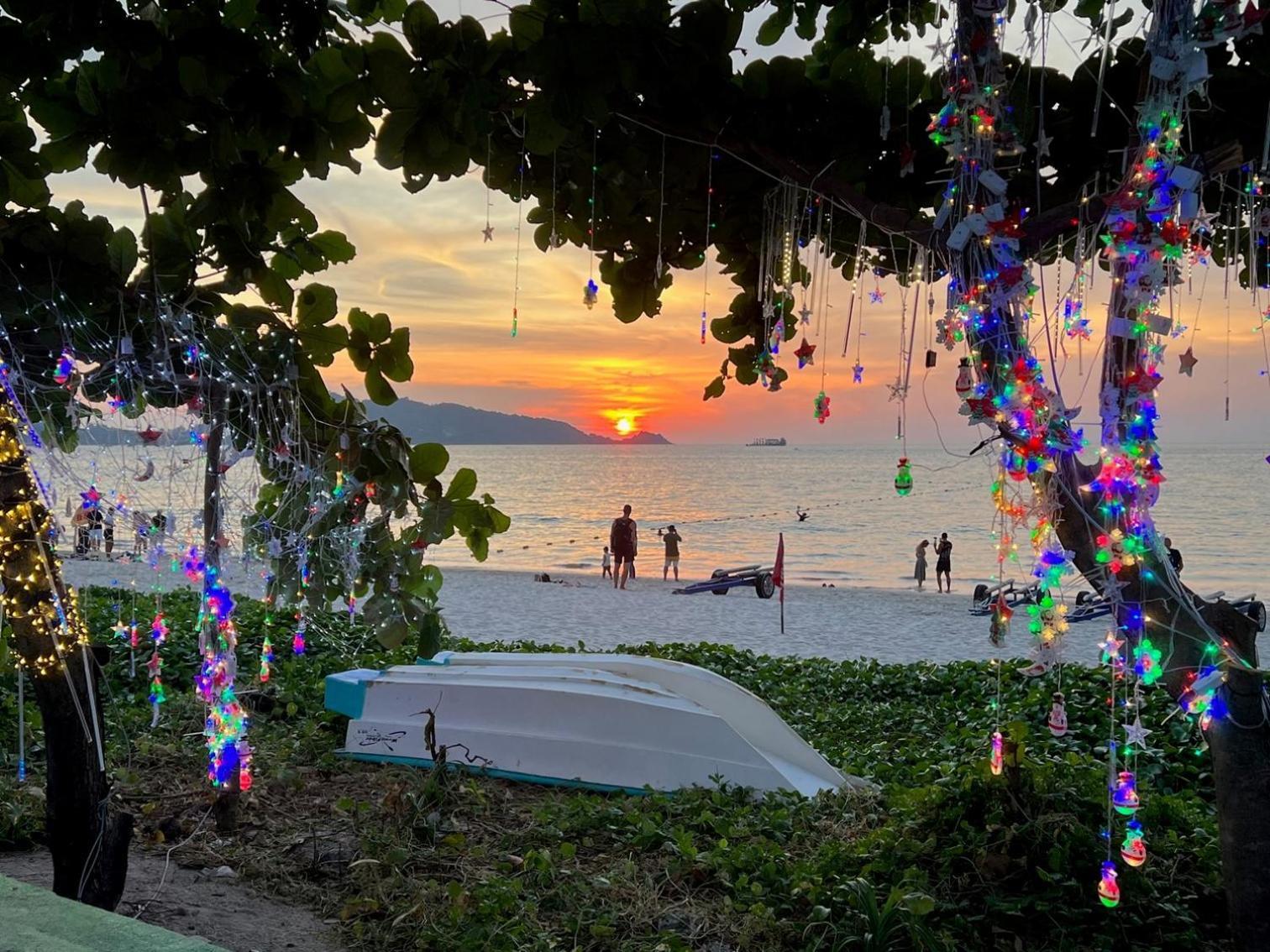 Private Modern Apartments By Patong Vacation Rentals Located In The Heart Of Patong, Walking Distance To The Beach, Kitchen, Private Bathroom, Seating Area, 65" Smart Tv With Free Wifi 外观 照片