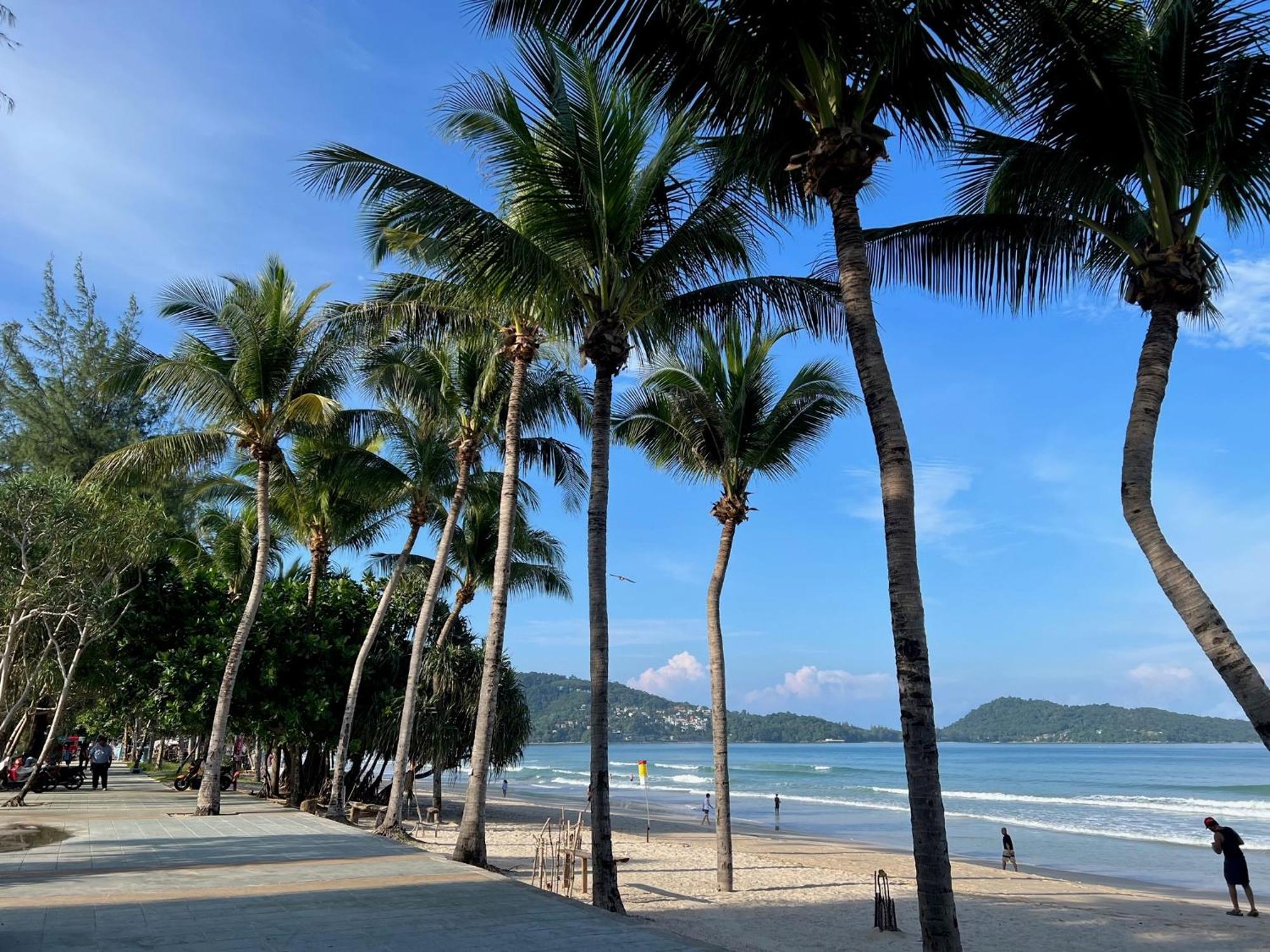 Private Modern Apartments By Patong Vacation Rentals Located In The Heart Of Patong, Walking Distance To The Beach, Kitchen, Private Bathroom, Seating Area, 65" Smart Tv With Free Wifi 外观 照片