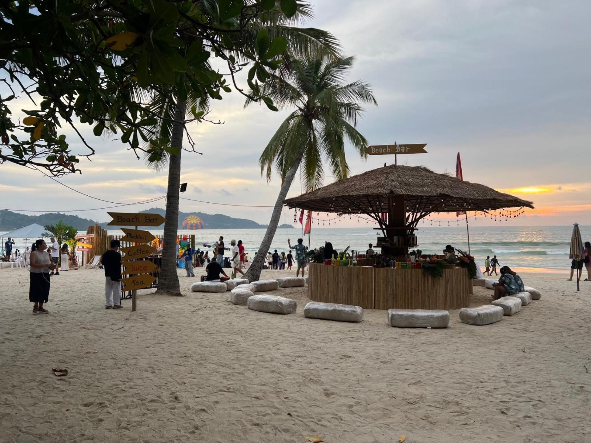 Private Modern Apartments By Patong Vacation Rentals Located In The Heart Of Patong, Walking Distance To The Beach, Kitchen, Private Bathroom, Seating Area, 65" Smart Tv With Free Wifi 外观 照片
