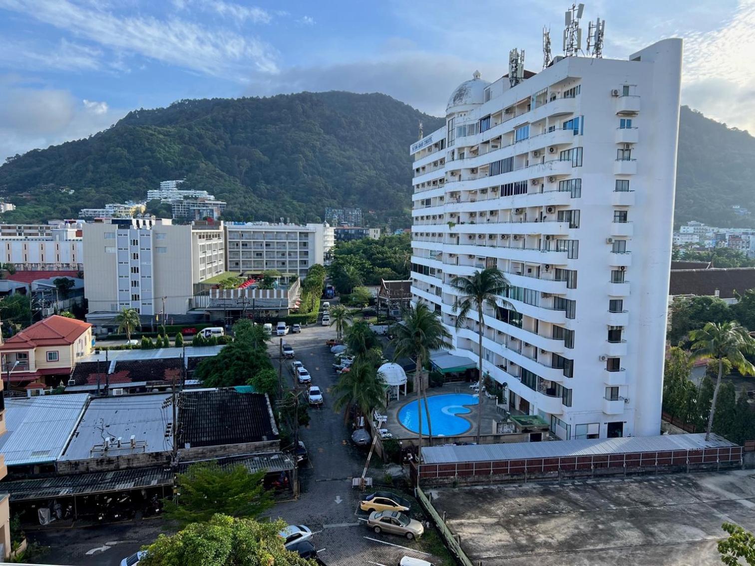 Private Modern Apartments By Patong Vacation Rentals Located In The Heart Of Patong, Walking Distance To The Beach, Kitchen, Private Bathroom, Seating Area, 65" Smart Tv With Free Wifi 外观 照片